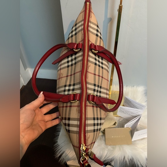 ❌SOLD❌Authentic Burberry tote with red leather - Picture 9 of 17